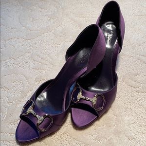 Gucci NWOT purple heels
